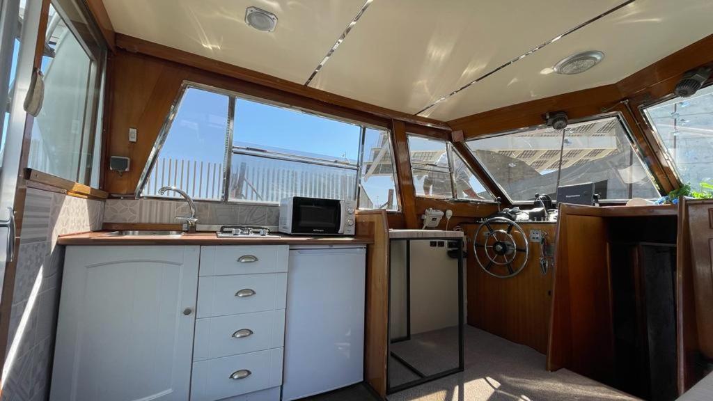 Charming Boat House In Barcelona With Big Terrace And Solarium Hotel Sant Adria de Besos Ngoại thất bức ảnh