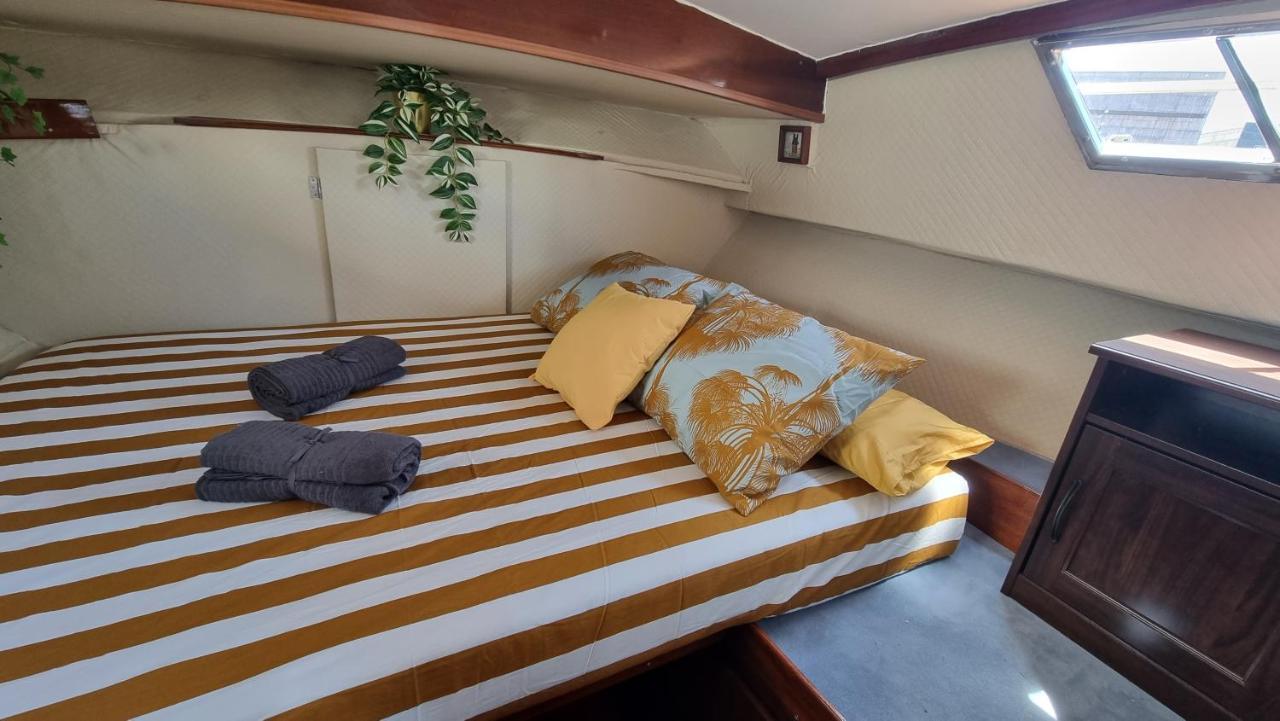 Charming Boat House In Barcelona With Big Terrace And Solarium Hotel Sant Adria de Besos Ngoại thất bức ảnh