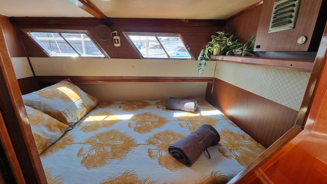 Charming Boat House In Barcelona With Big Terrace And Solarium Hotel Sant Adria de Besos Ngoại thất bức ảnh