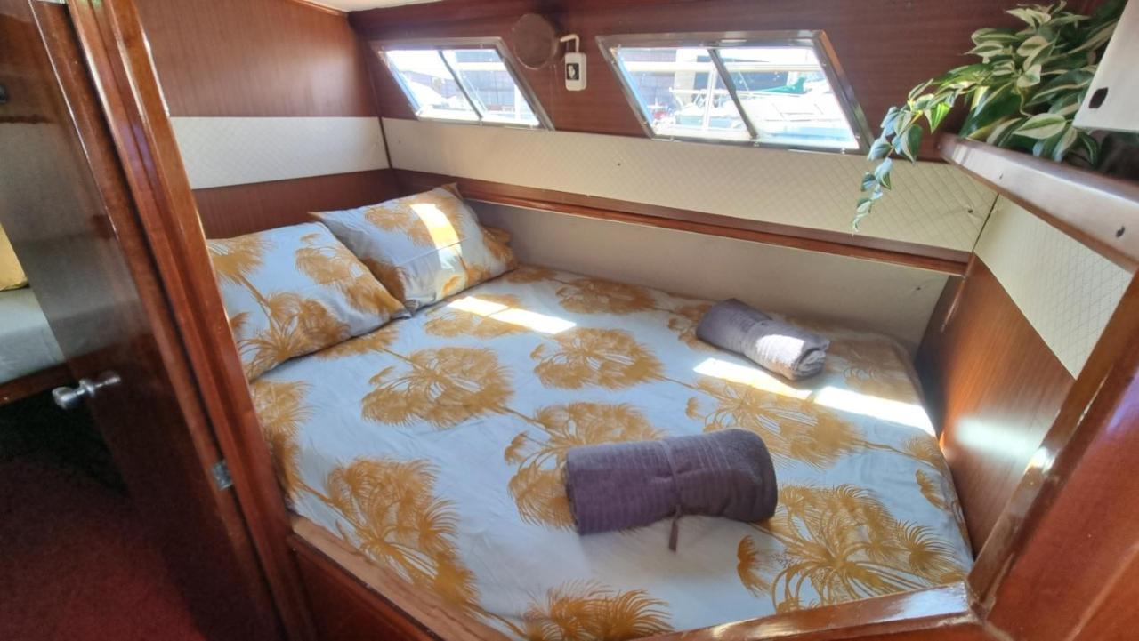 Charming Boat House In Barcelona With Big Terrace And Solarium Hotel Sant Adria de Besos Ngoại thất bức ảnh