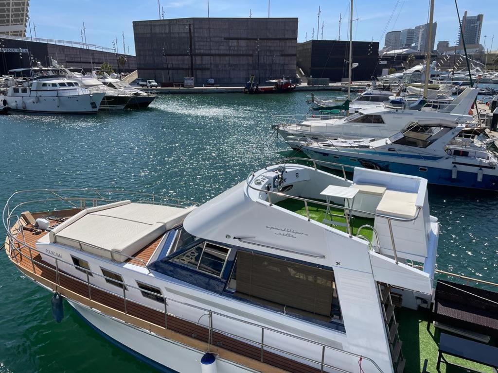 Charming Boat House In Barcelona With Big Terrace And Solarium Hotel Sant Adria de Besos Ngoại thất bức ảnh