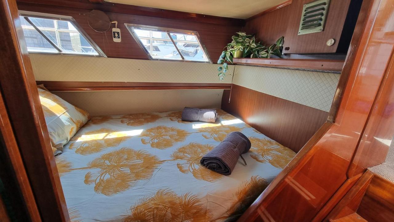 Charming Boat House In Barcelona With Big Terrace And Solarium Hotel Sant Adria de Besos Ngoại thất bức ảnh